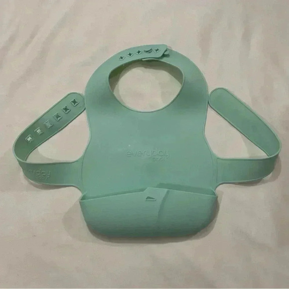 Baby green  silicone bib and blue Mambomats placemat. - Picture 4 of 5